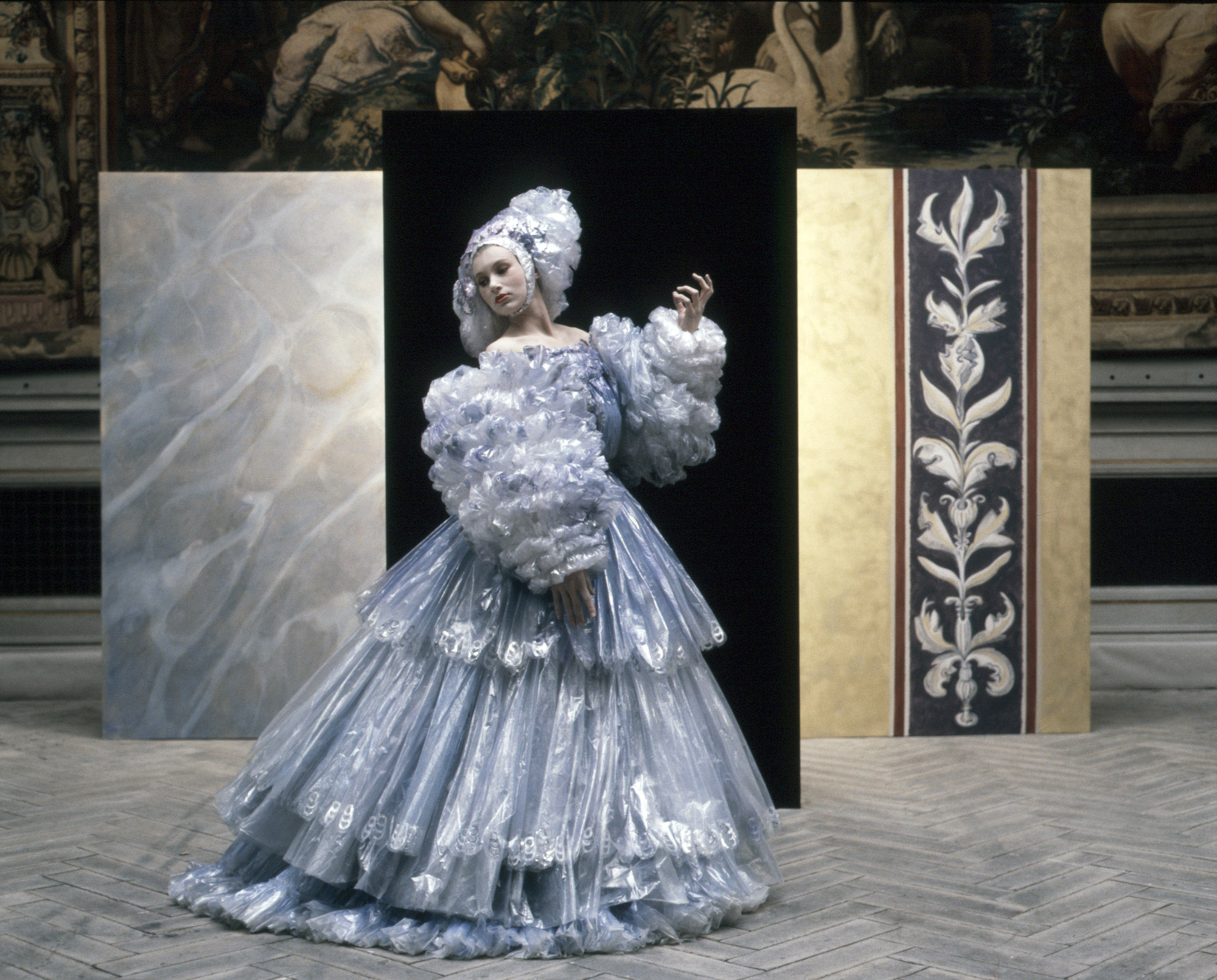 COSTUME FOR LUCREZIA – ROBBY DUIVEMAN / STAGE DECOR – ULRICH HORNDASH